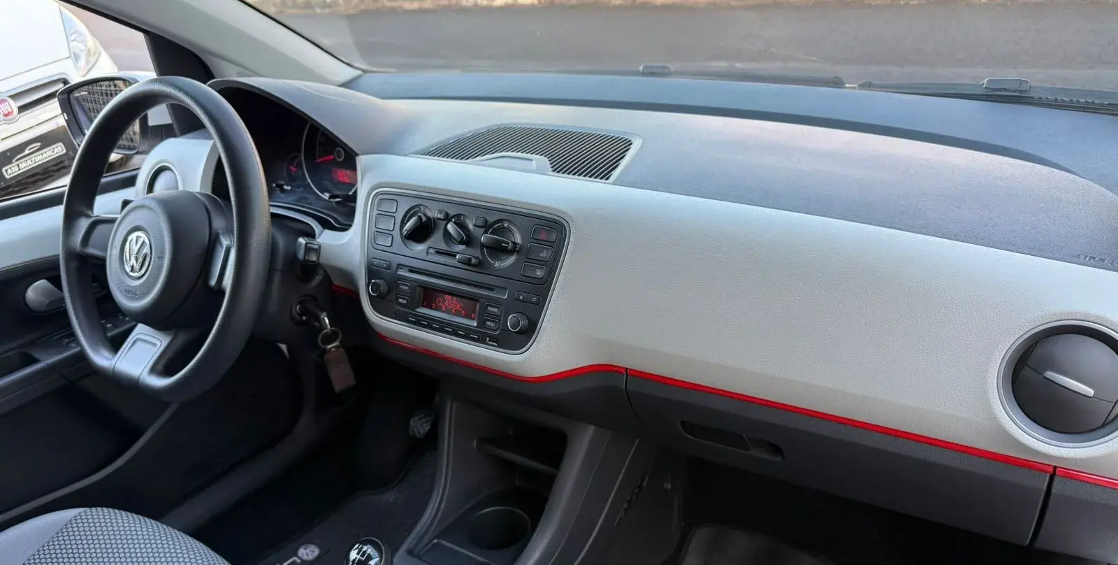 VOLKSWAGEN UP - Foto