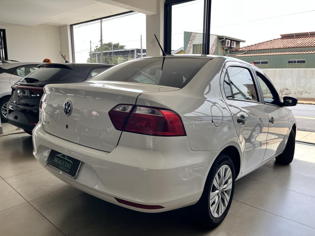 VOLKSWAGEN Voyage - Foto