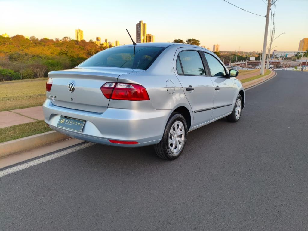 VOLKSWAGEN Voyage - Foto