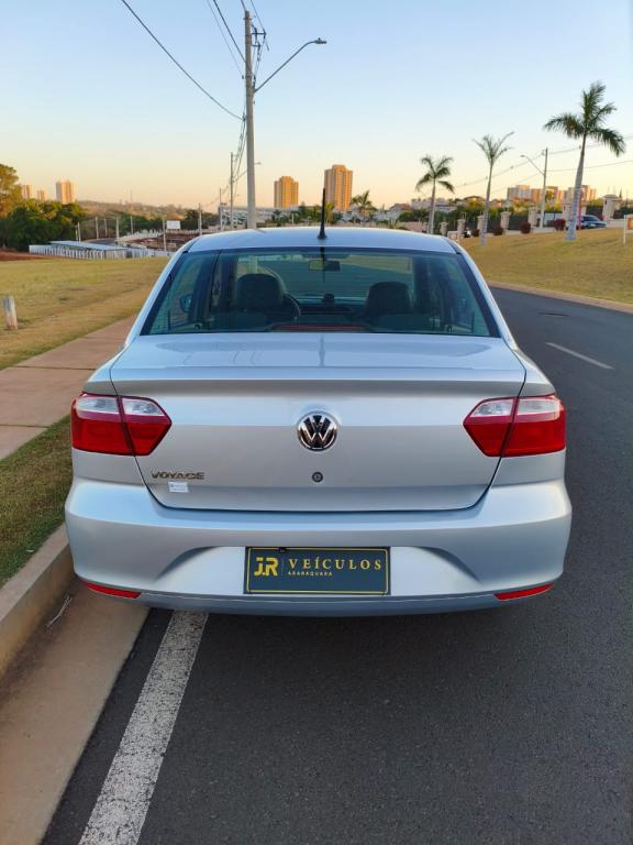 VOLKSWAGEN Voyage - Foto