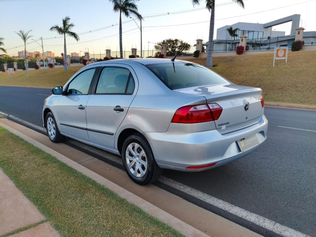 VOLKSWAGEN Voyage - Foto