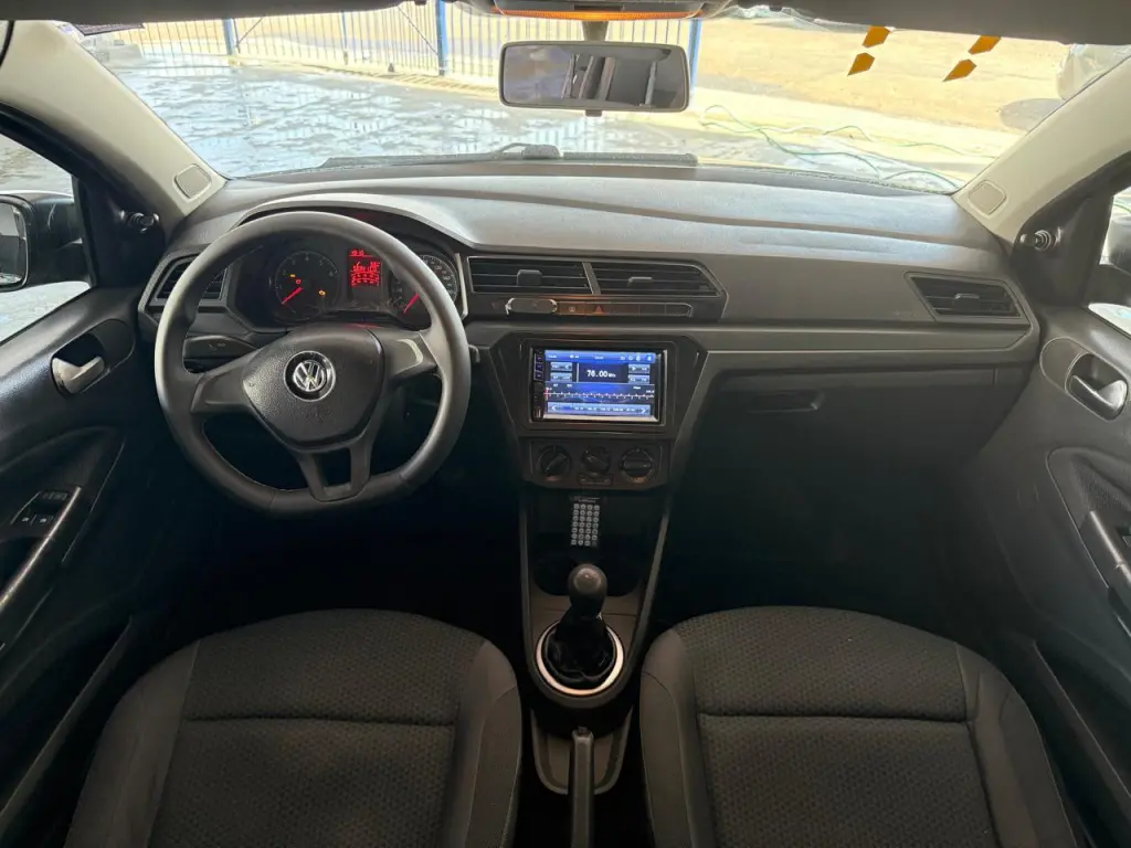 VOLKSWAGEN Voyage - Foto