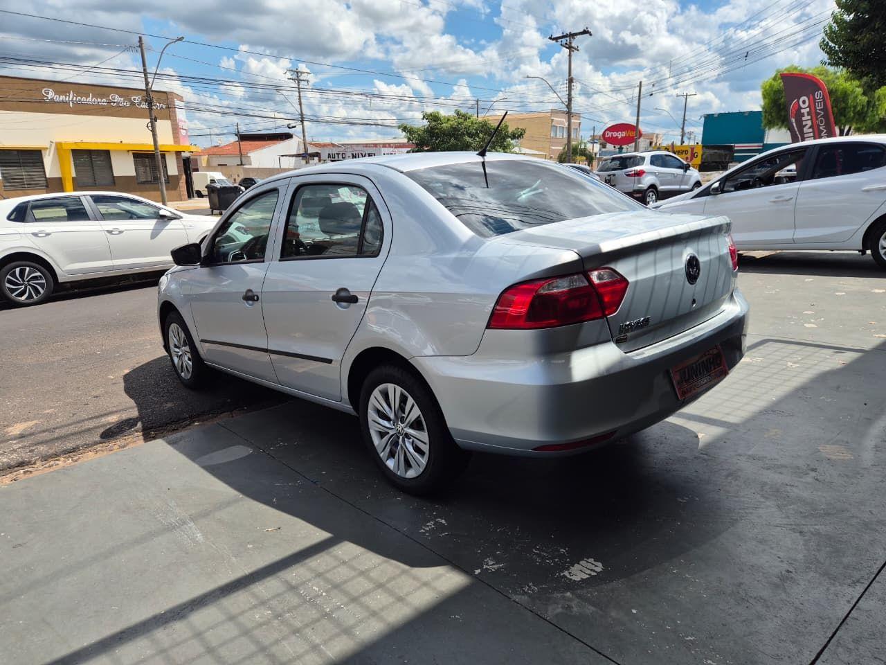 VOLKSWAGEN Voyage - Foto