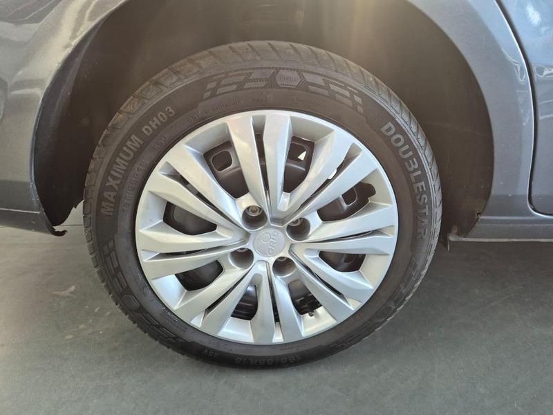 VOLKSWAGEN Voyage - Foto