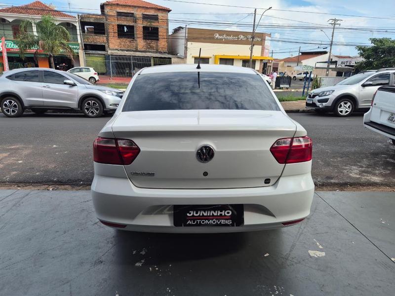 VOLKSWAGEN Voyage - Foto