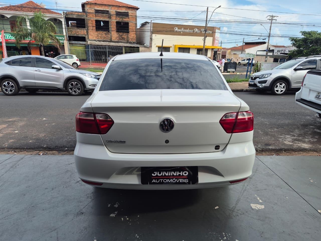 VOLKSWAGEN Voyage - Foto