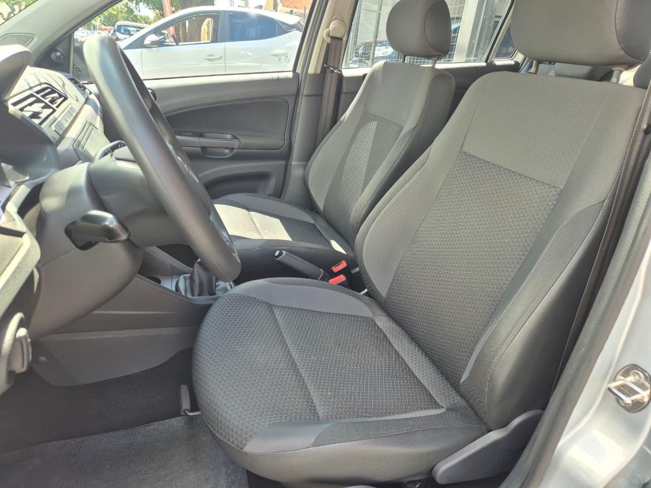 VOLKSWAGEN Voyage - Foto