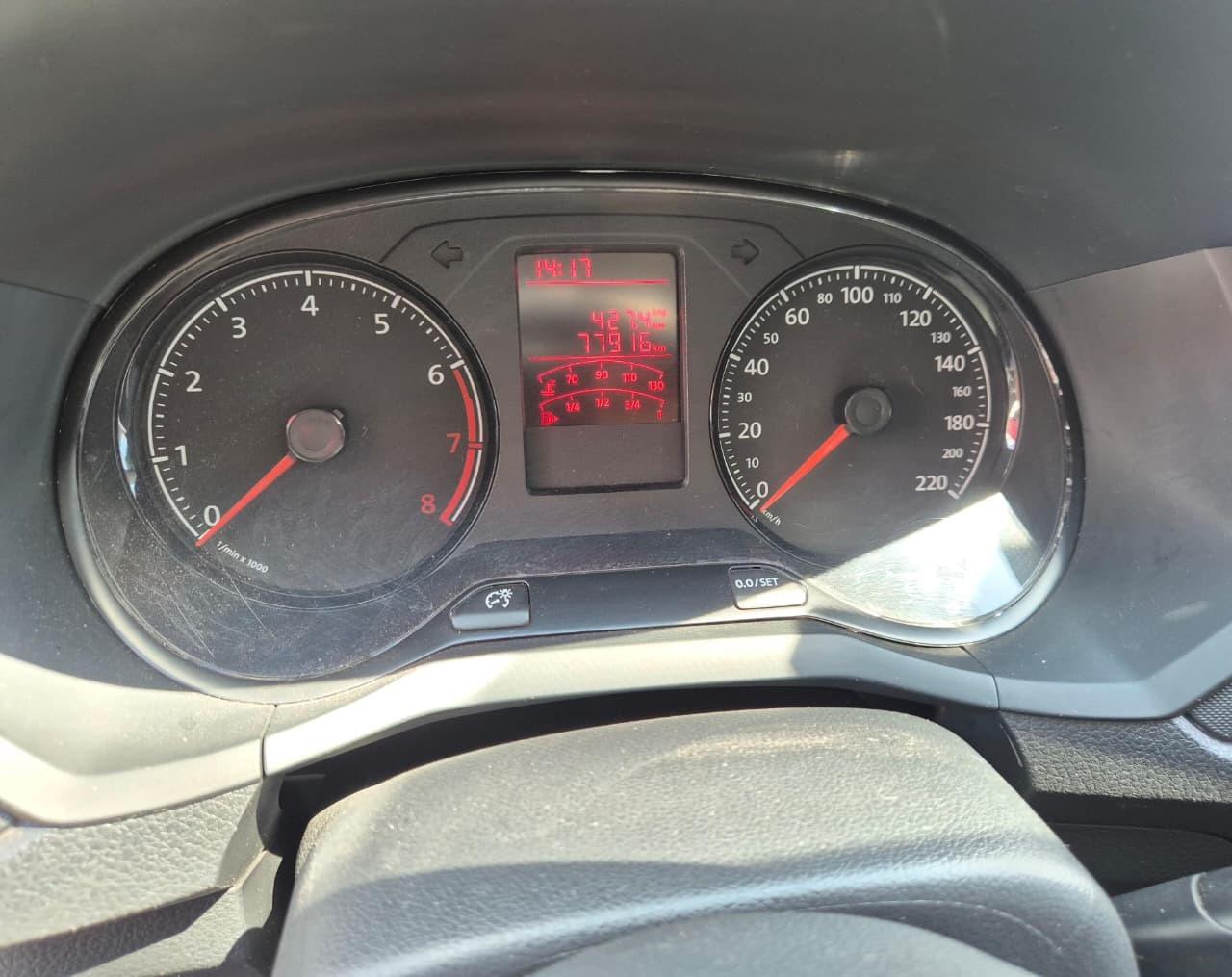 VOLKSWAGEN Voyage - Foto