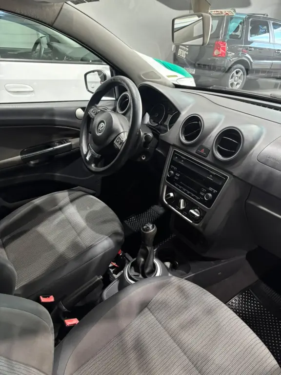 VOLKSWAGEN Voyage - Foto