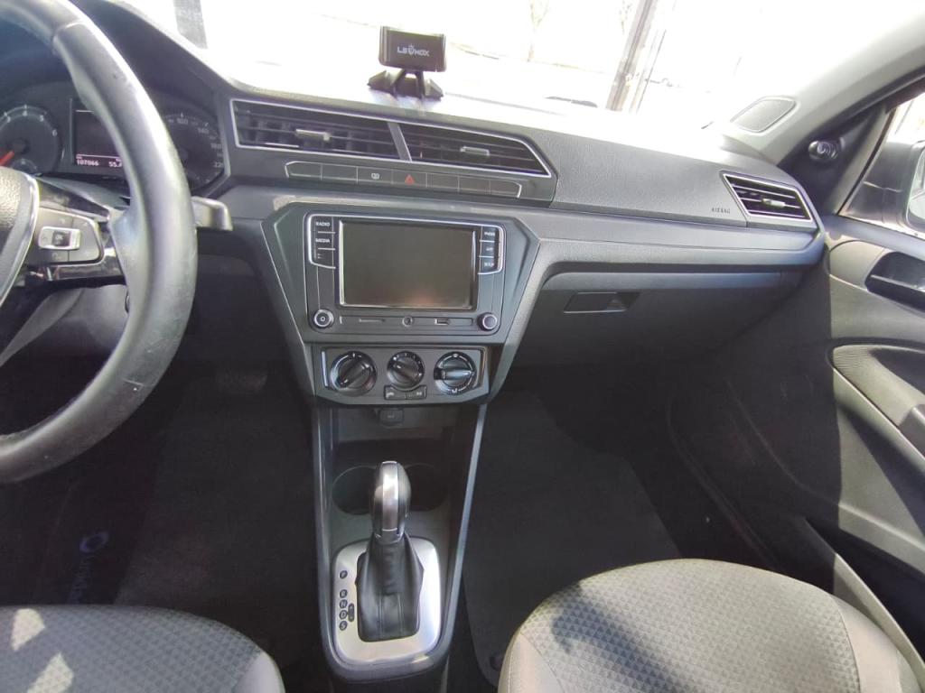 VOLKSWAGEN Voyage - Foto