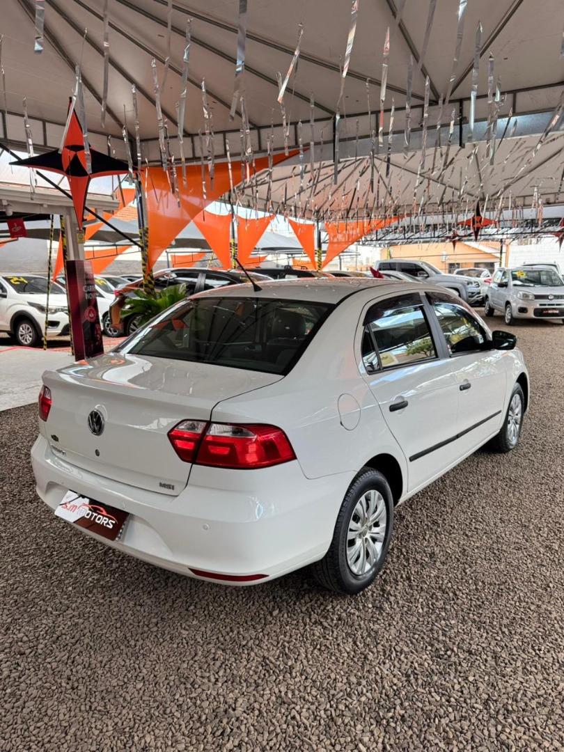 VOLKSWAGEN Voyage - Foto