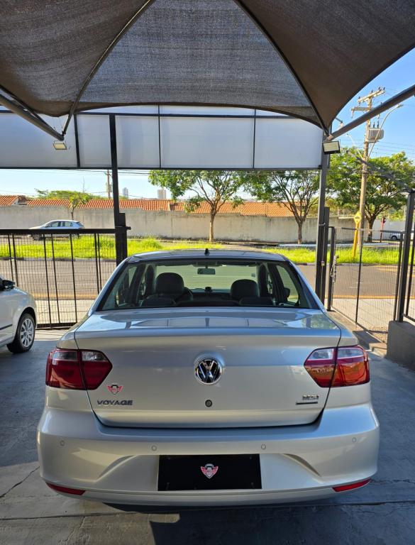 VOLKSWAGEN Voyage - Foto