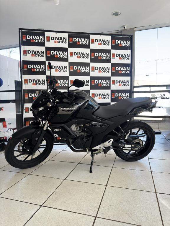 YAMAHA FZ 15 Fazer - Foto