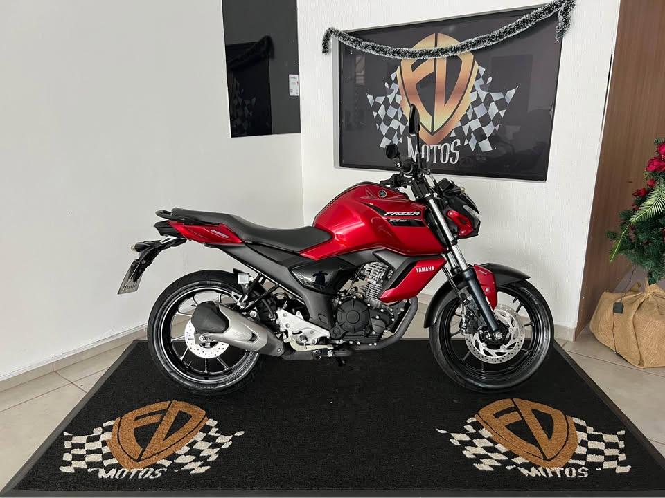 YAMAHA FZ 15 Fazer - Foto