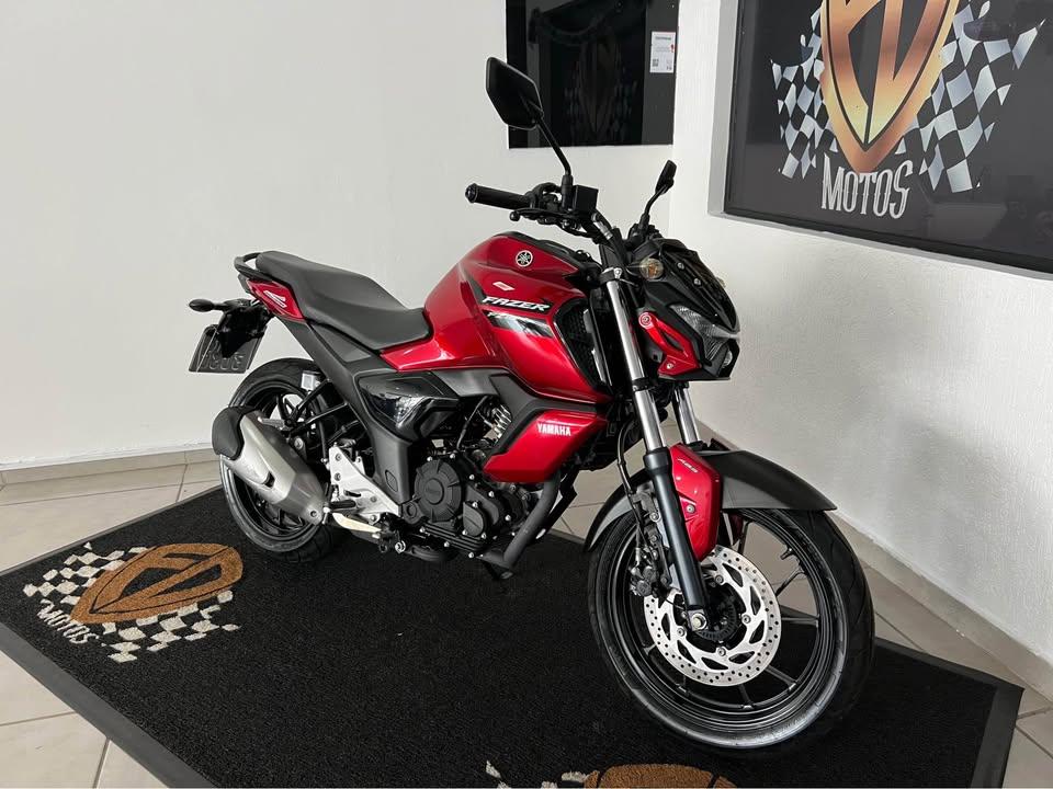 YAMAHA FZ 15 Fazer - Foto