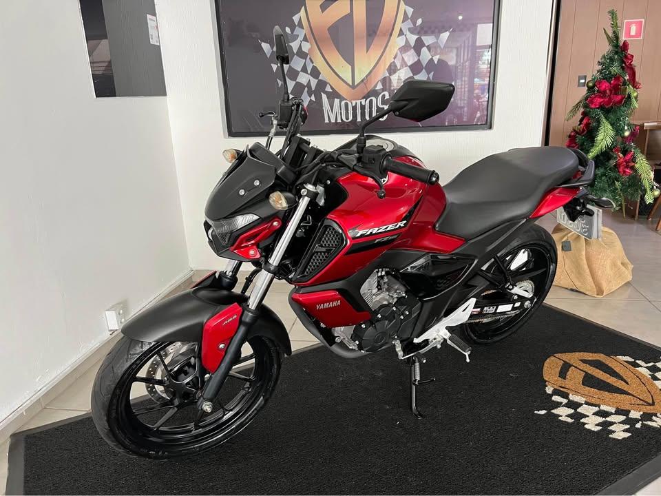 YAMAHA FZ 15 Fazer - Foto