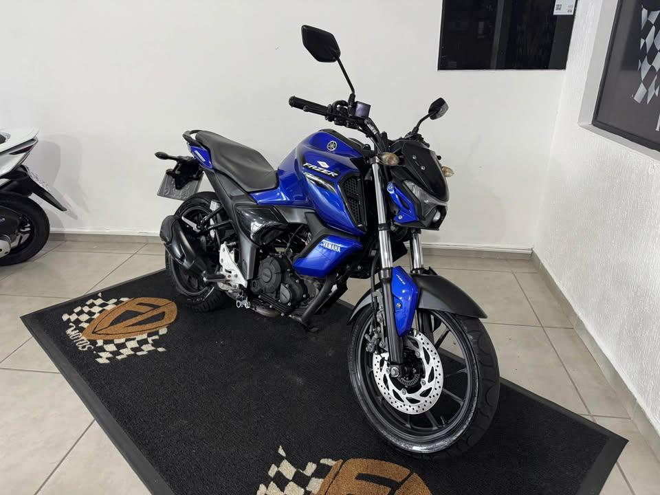YAMAHA FZ 15 Fazer - Foto