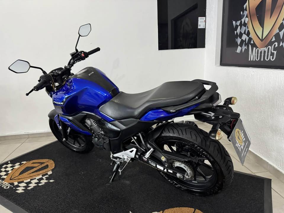 YAMAHA FZ 15 Fazer - Foto