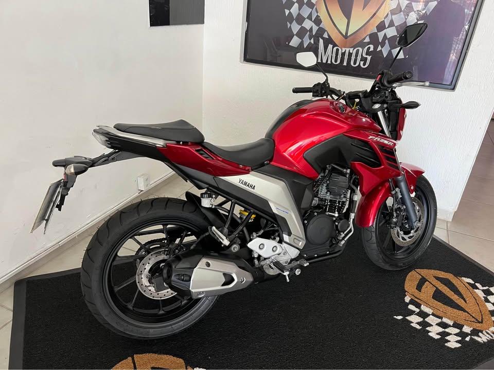 YAMAHA FZ 25 250 Fazer Flex - Foto
