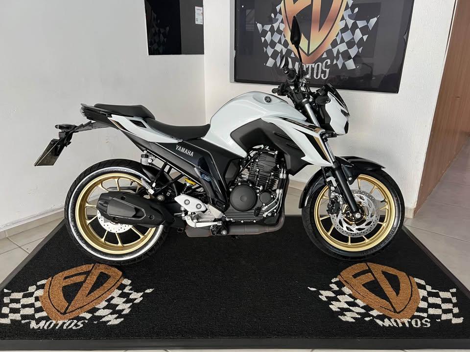 YAMAHA FZ 25 250 Fazer Flex - Foto