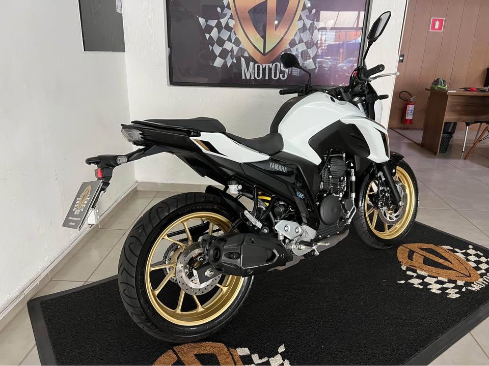 YAMAHA FZ 25 250 Fazer Flex - Foto