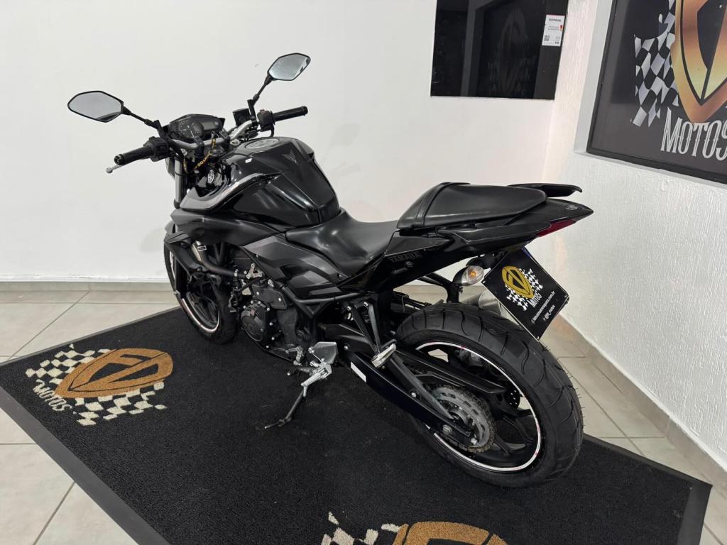 YAMAHA MT-03 300 - Foto