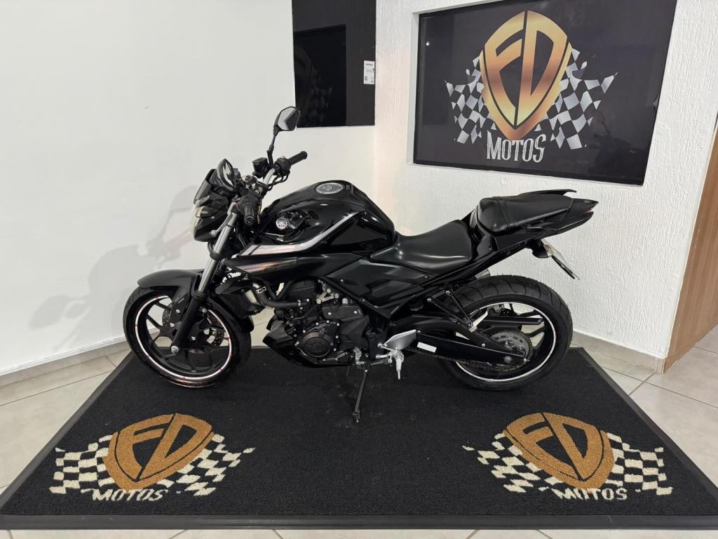 YAMAHA MT-03 300 - Foto