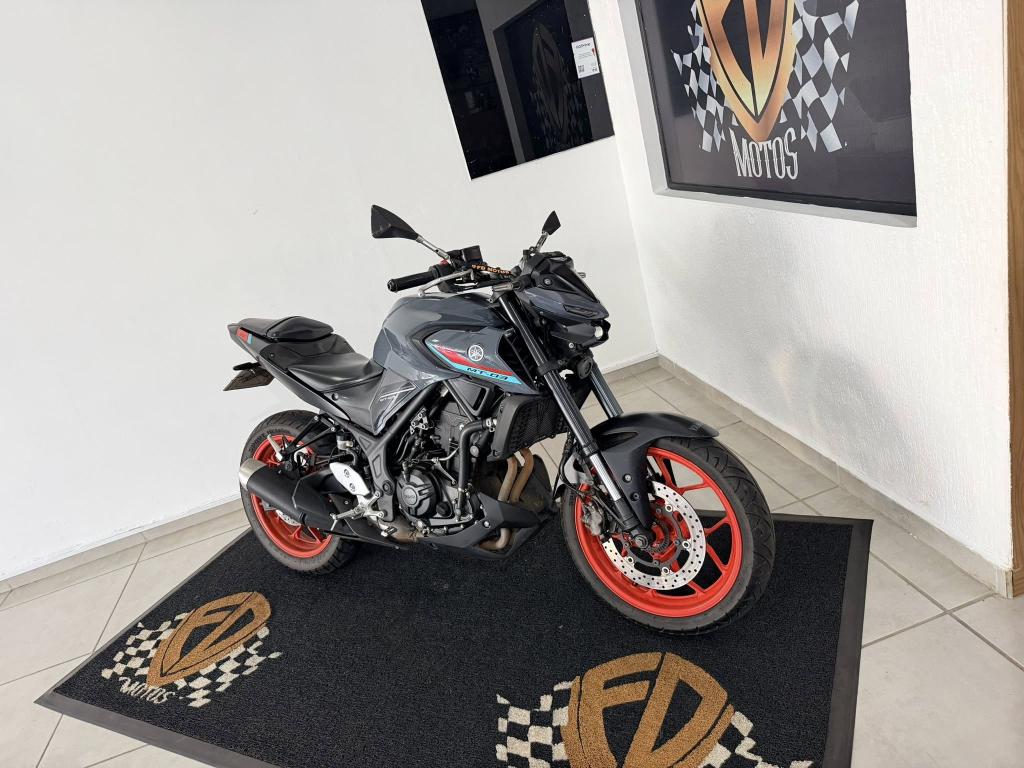 YAMAHA MT-03 300 - Foto