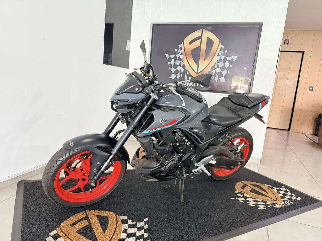 YAMAHA MT-03 300 - Foto