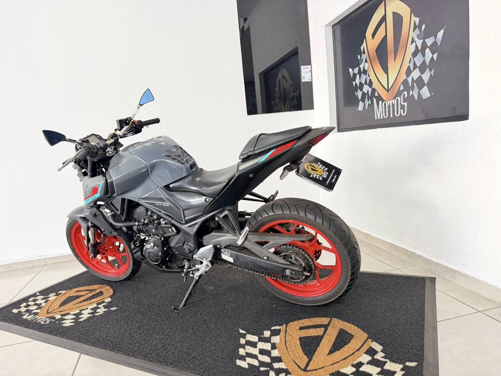 YAMAHA MT-03 300 - Foto