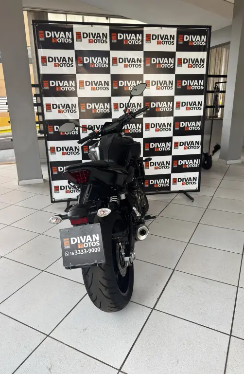 YAMAHA MT-07 700 - Foto