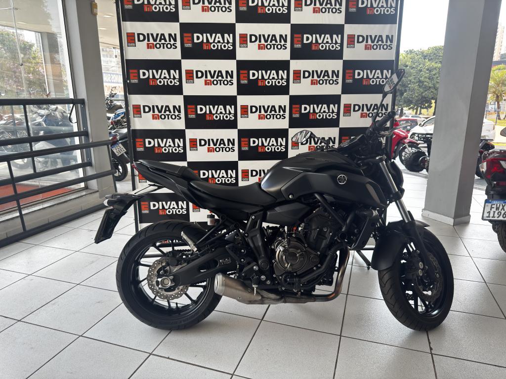 YAMAHA MT-07 700 - Foto
