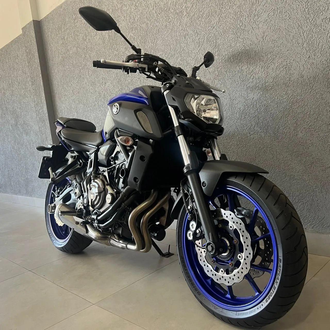 YAMAHA MT-07 700 - Foto