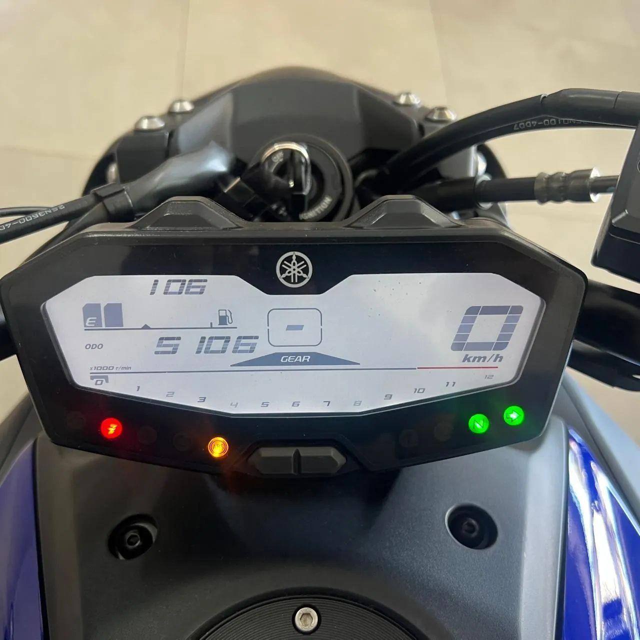 YAMAHA MT-07 700 - Foto