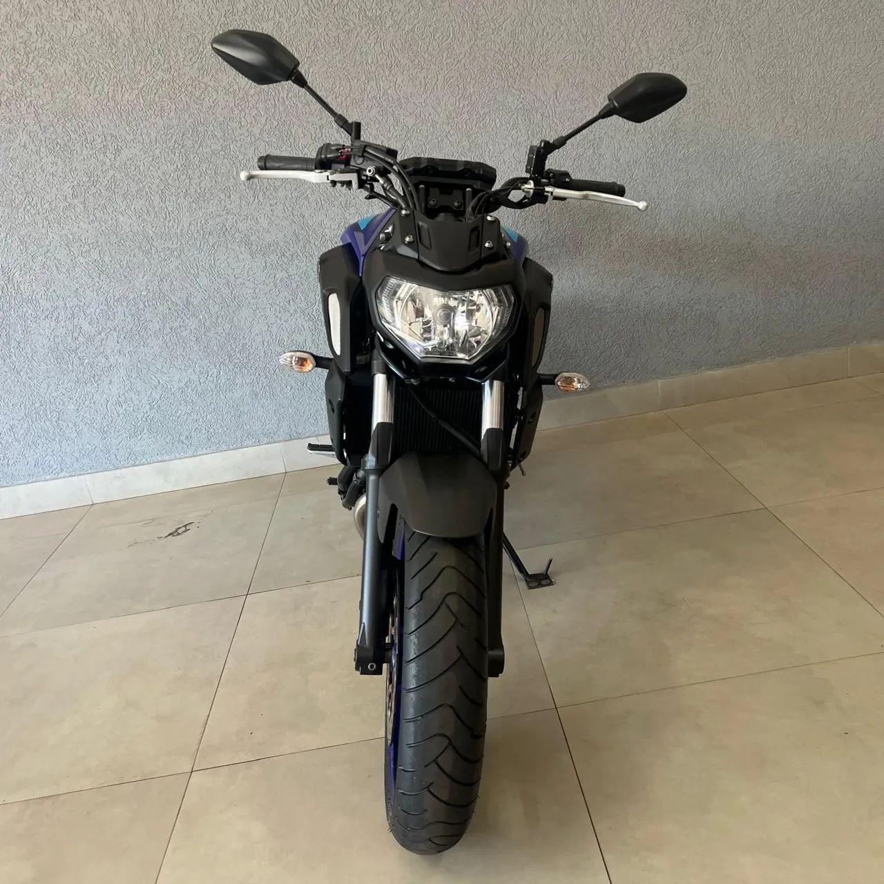 YAMAHA MT-07 700 - Foto