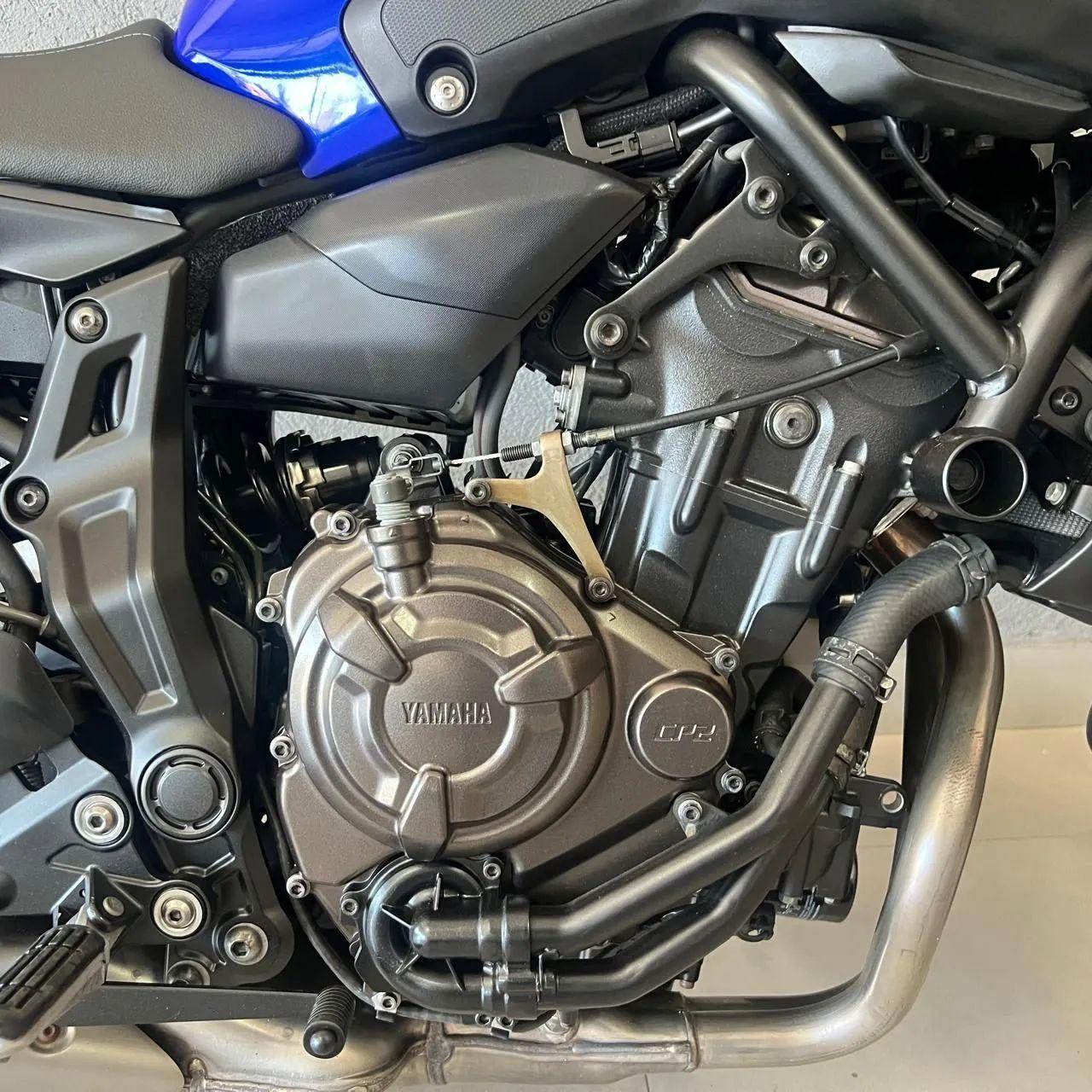 YAMAHA MT-07 700 - Foto