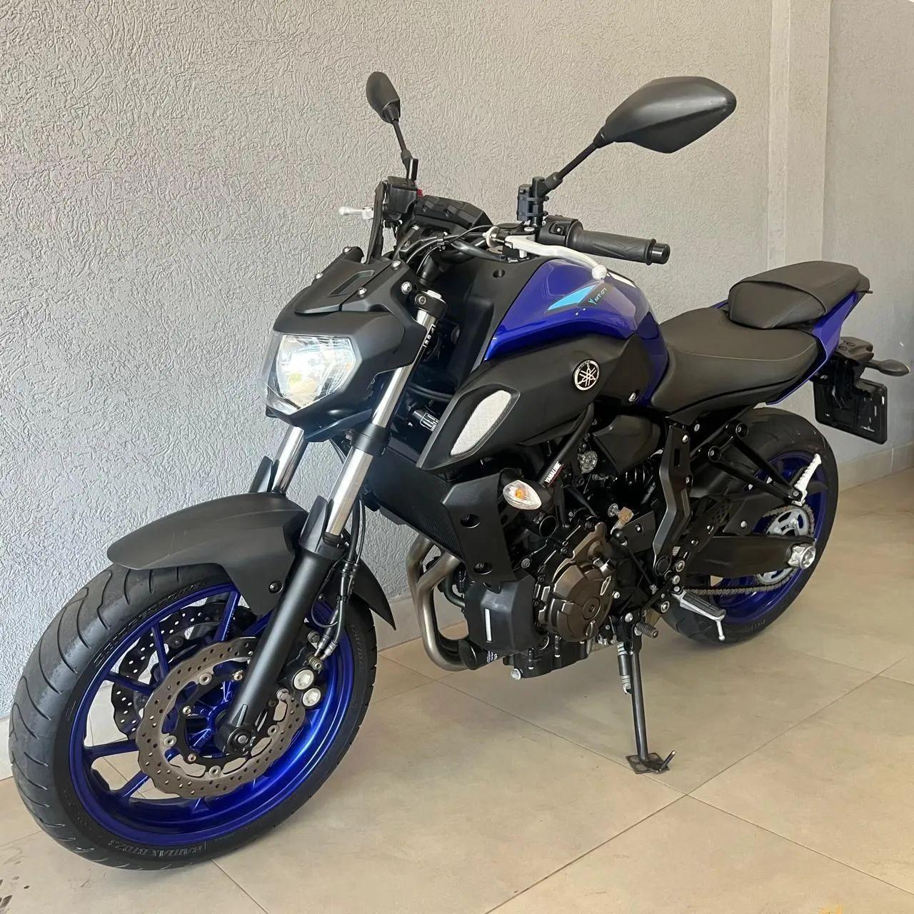 YAMAHA MT-07 700 - Foto