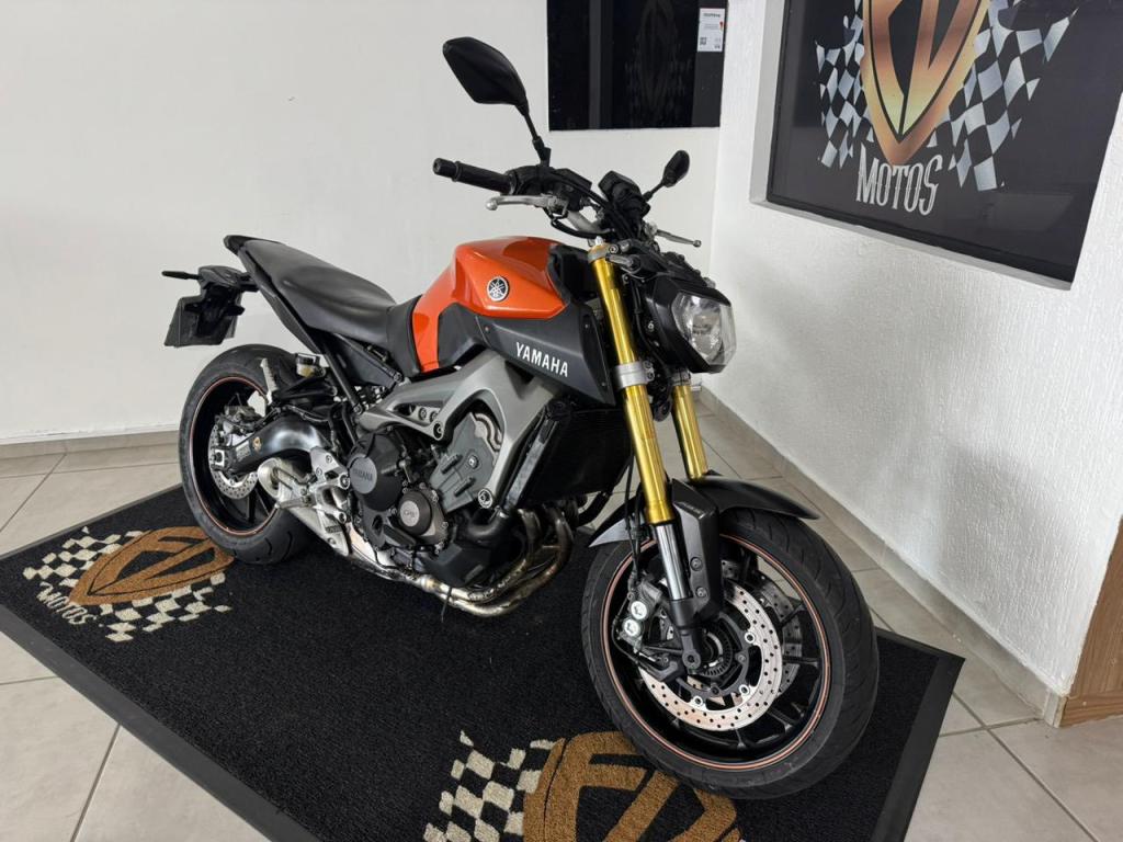 YAMAHA MT-09 850 - Foto