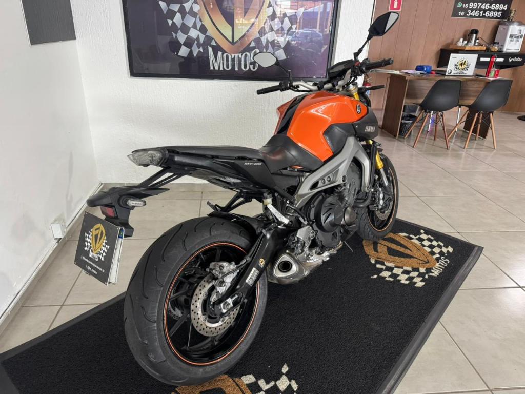YAMAHA MT-09 850 - Foto