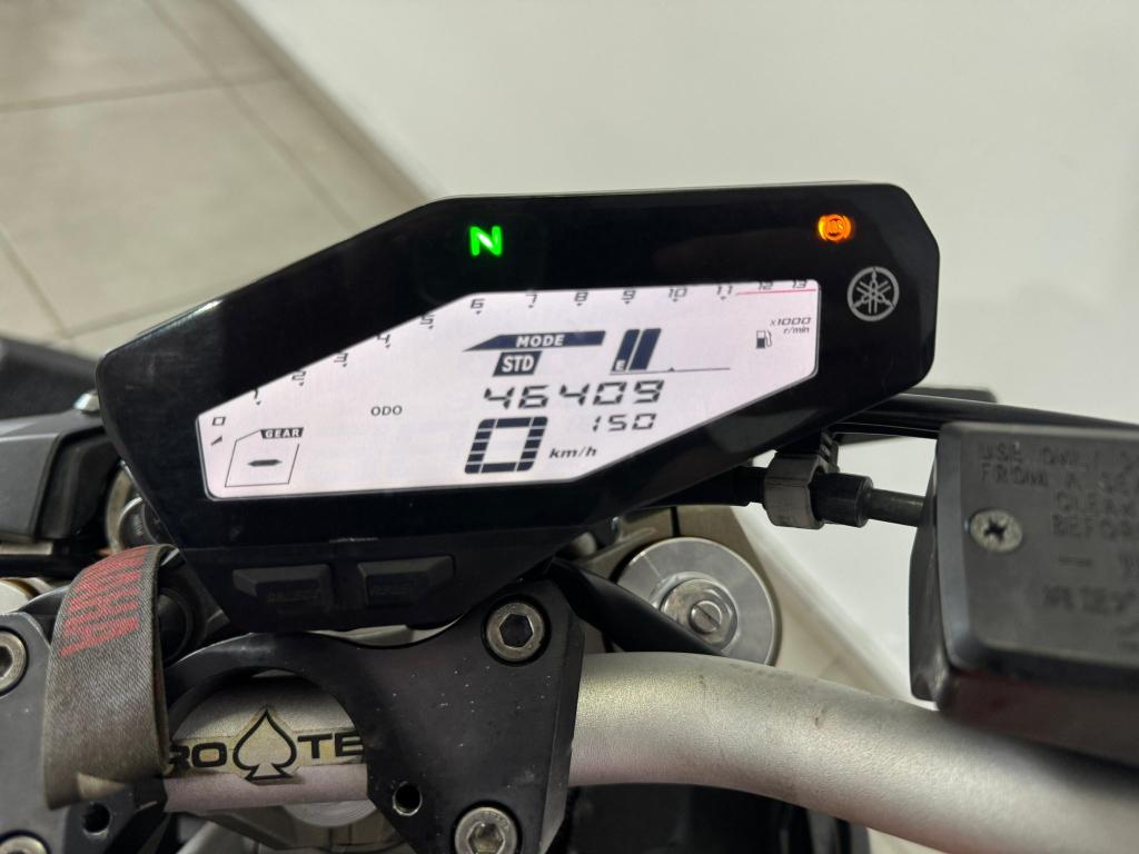 YAMAHA MT-09 850 - Foto