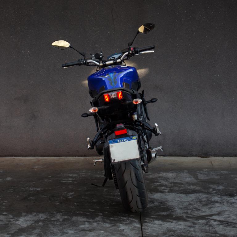 YAMAHA MT-09 850 - Foto