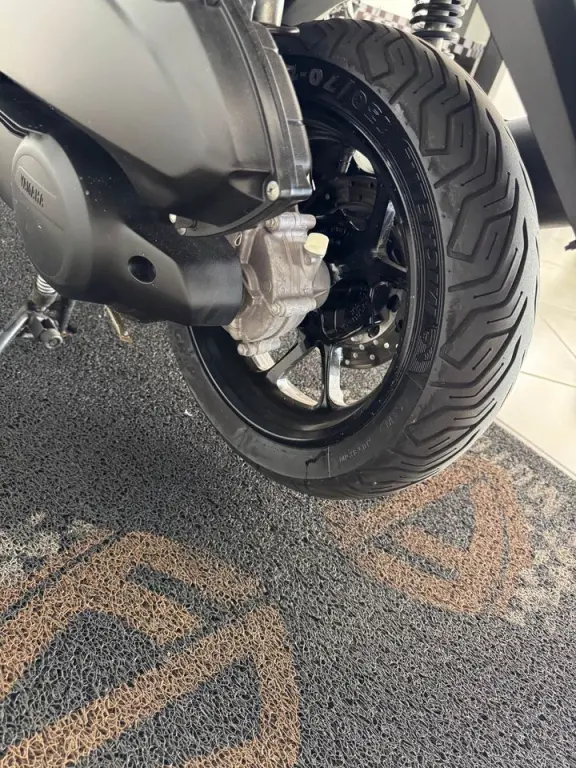 YAMAHA NMax 160 - Foto