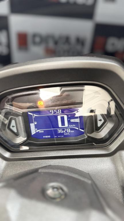 YAMAHA NMax 160 - Foto