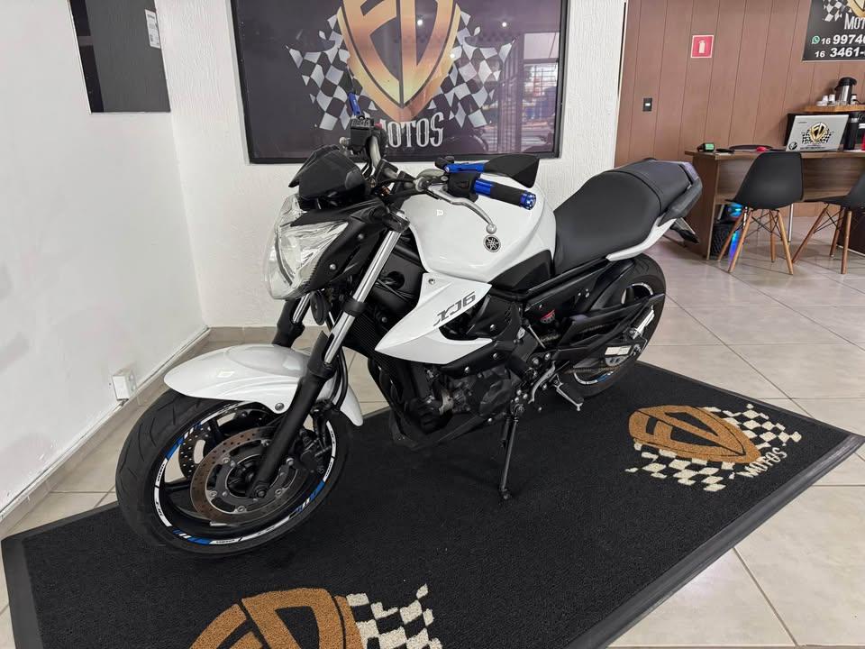 YAMAHA XJ6 600 - Foto