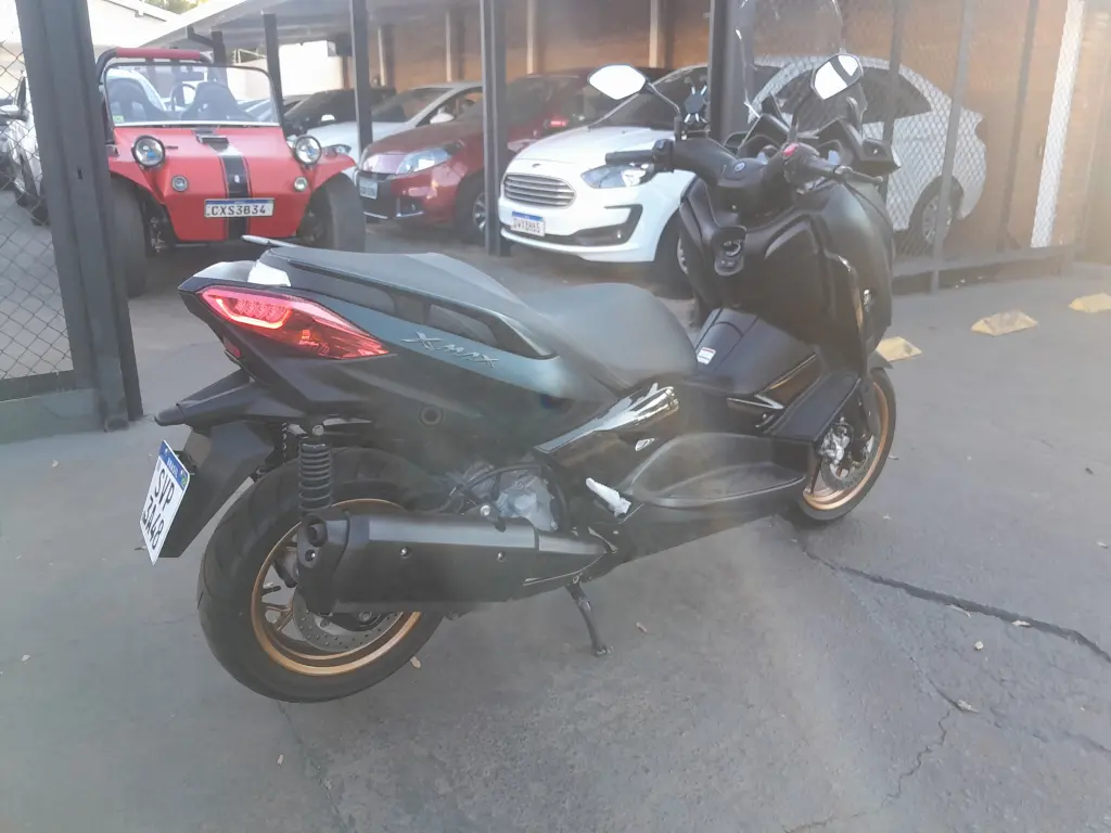 YAMAHA Xmax 250 - Foto
