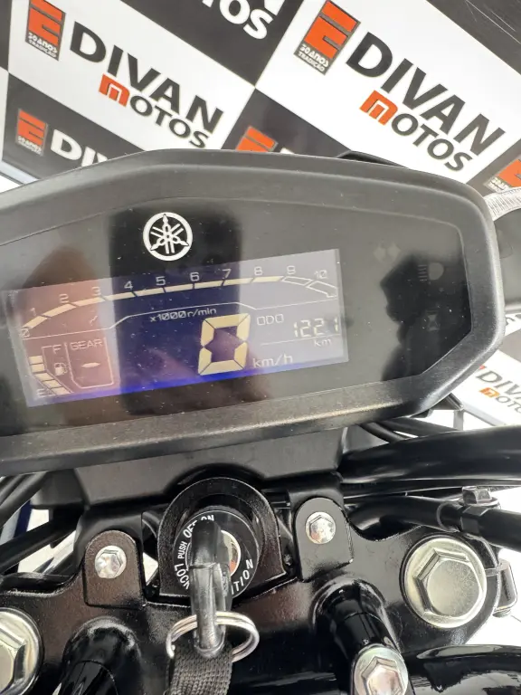 YAMAHA YBR 150 - Foto