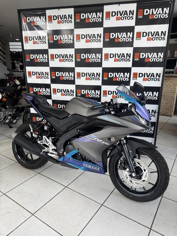 YAMAHA YZF R15 150 - Foto