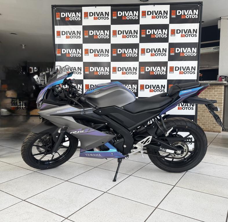 YAMAHA YZF R15 150 - Foto