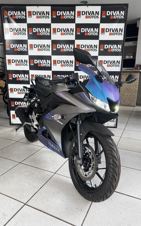 YAMAHA YZF R15 150 - Foto