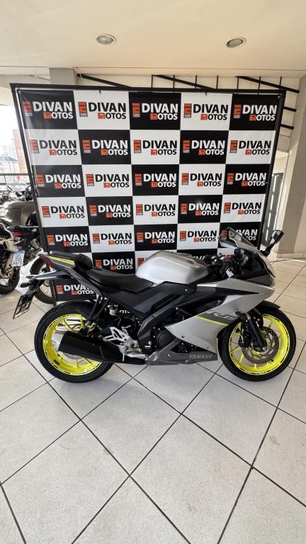 YAMAHA YZF R15 150 - Foto